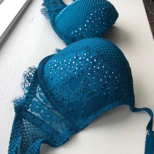 Pretty Victoria Secret Bomb-shell bra!!